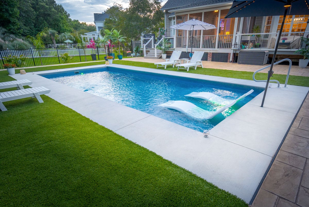 Corinthian 12 Modern Backyard Install