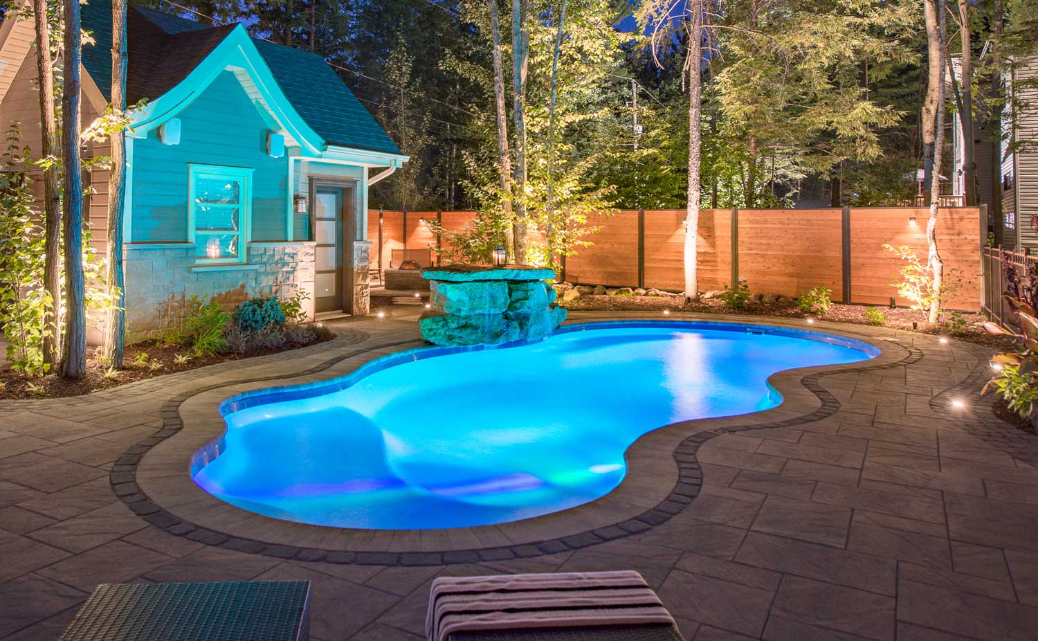 Fiji 1534 Wide Format Stone Patio Scenery