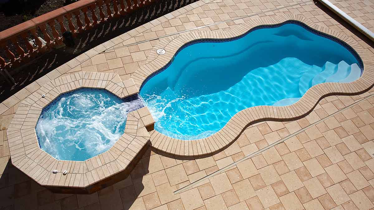 Bermuda 1430 Residential Backyard Oasis